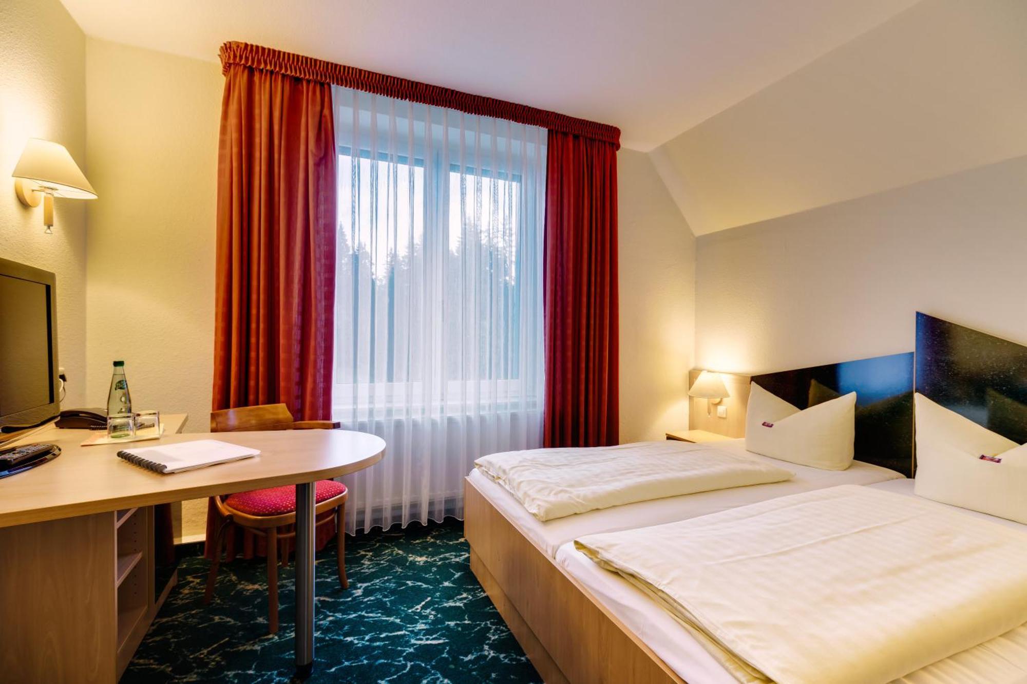 Waldhotel Vogtland Клингенталь Экстерьер фото