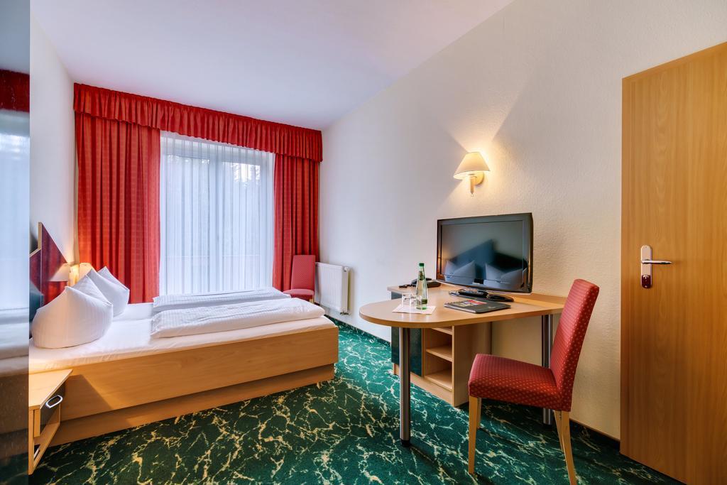 Waldhotel Vogtland Клингенталь Экстерьер фото